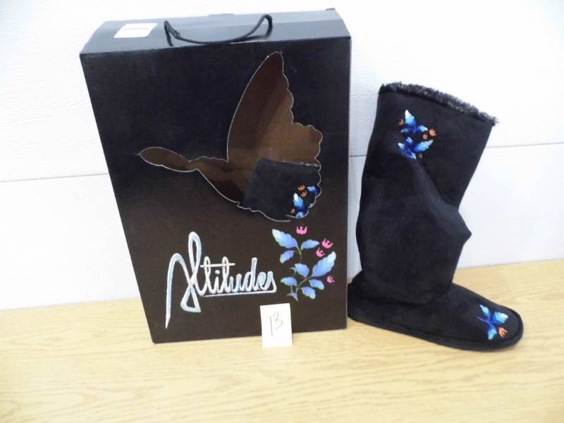 lot 13 image: Ciccia Belle Boot Slippers