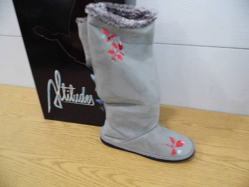 lot 14 image: Ciccia Belle Boot Slippers