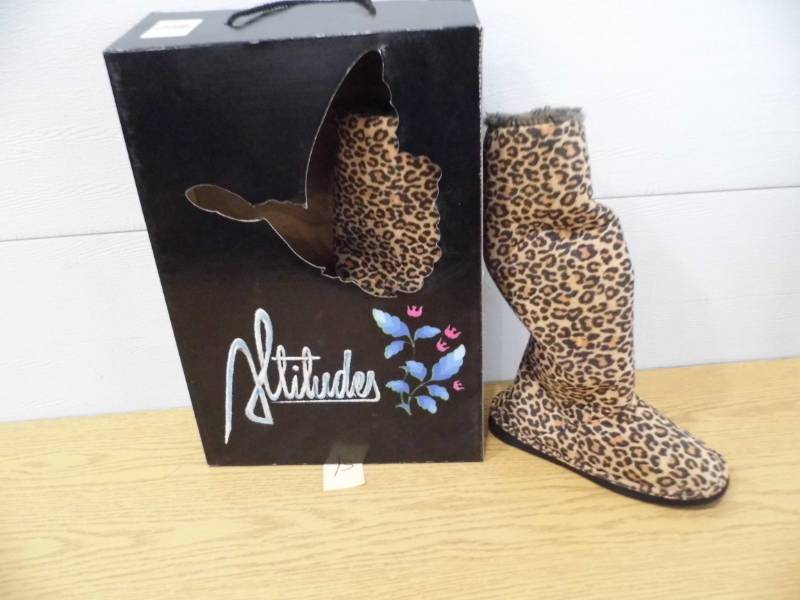 lot 15 image: Ciccia Belle Boot Slippers