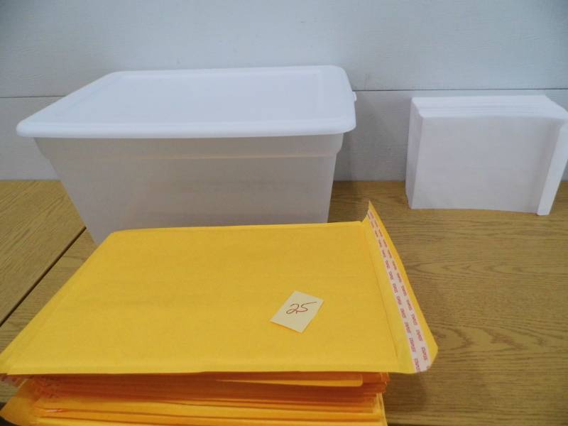 lot 25 image: Envelopes w Tote