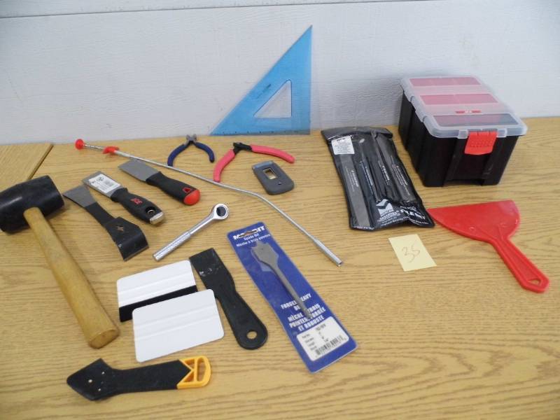 lot 35 image: Tools