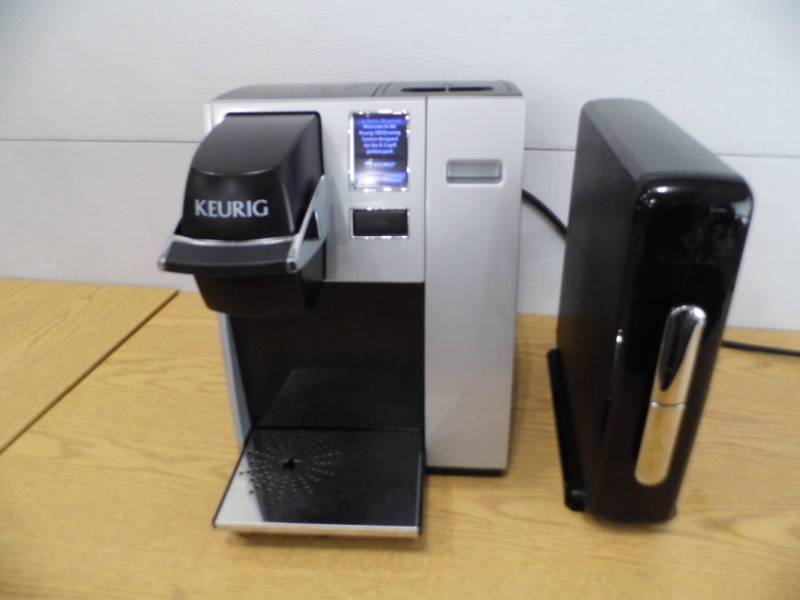 lot 37 image: Keurig K140 Coffee Maker w Pod Holder