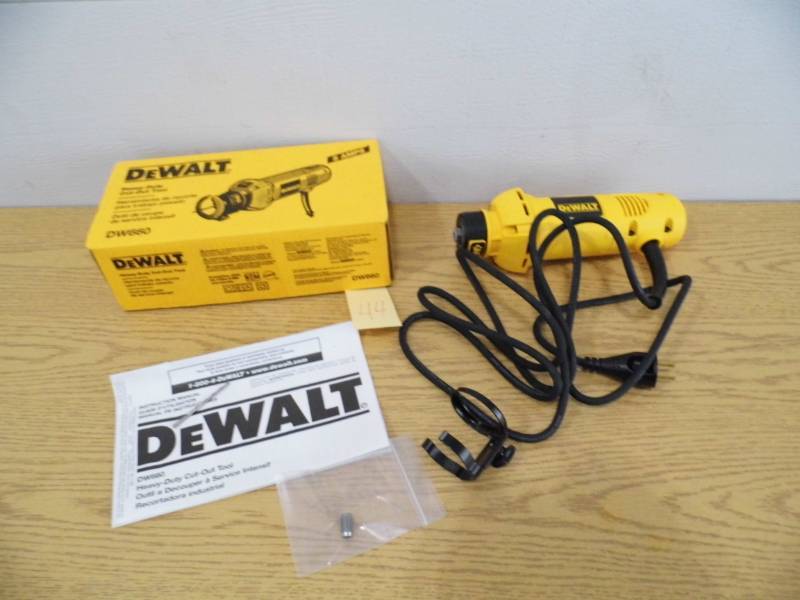 lot 44 image: DeWalt Heavy Duty Cut Off Tool