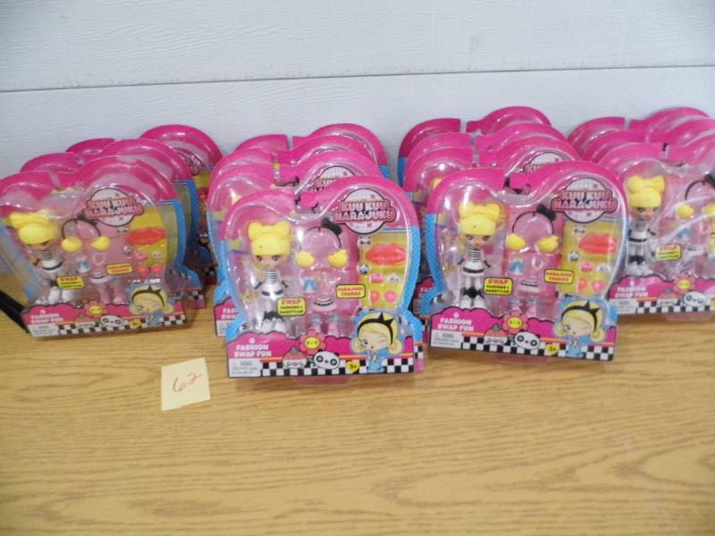 lot 62 image: Lot of 14 Kuu Kuu Harajuku Dolls