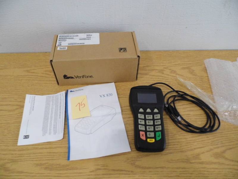 lot 75 image: Verifone Credit Card Machine