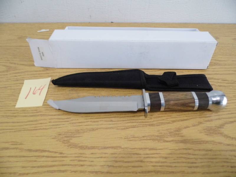 lot 164 image: Defender Knife
