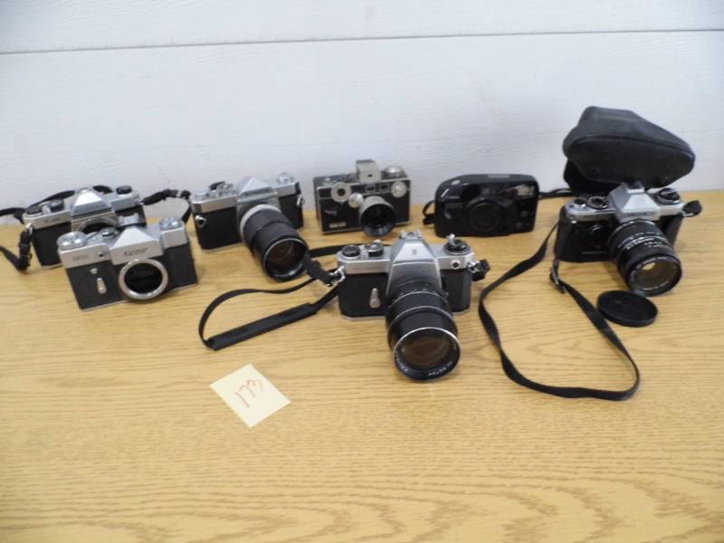 lot 173 image: Lot of Assorted 35mm Cameras