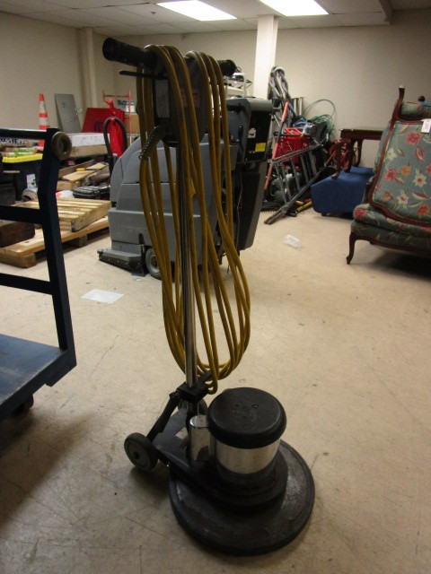 lot 203 image: 17 FLOOR SCRUBBER