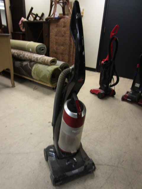 lot 214 image: BISSELL UPRIGHT VACUUM