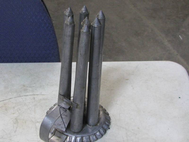 lot 4 image: Candle Mold