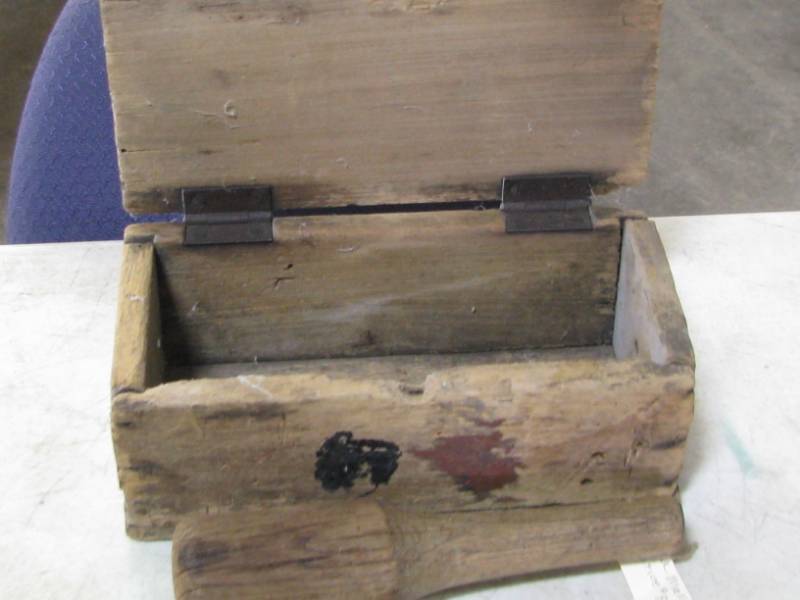 lot 9 image: Wood Box & Pestle