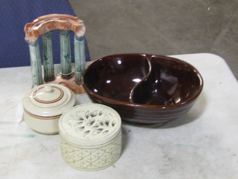 lot 10 image: Stoneware