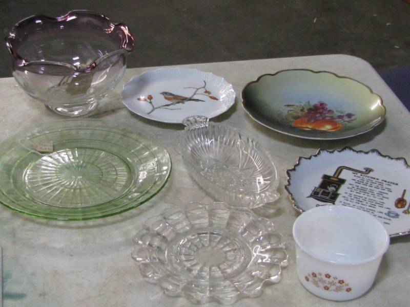lot 31 image: Misc Glassware