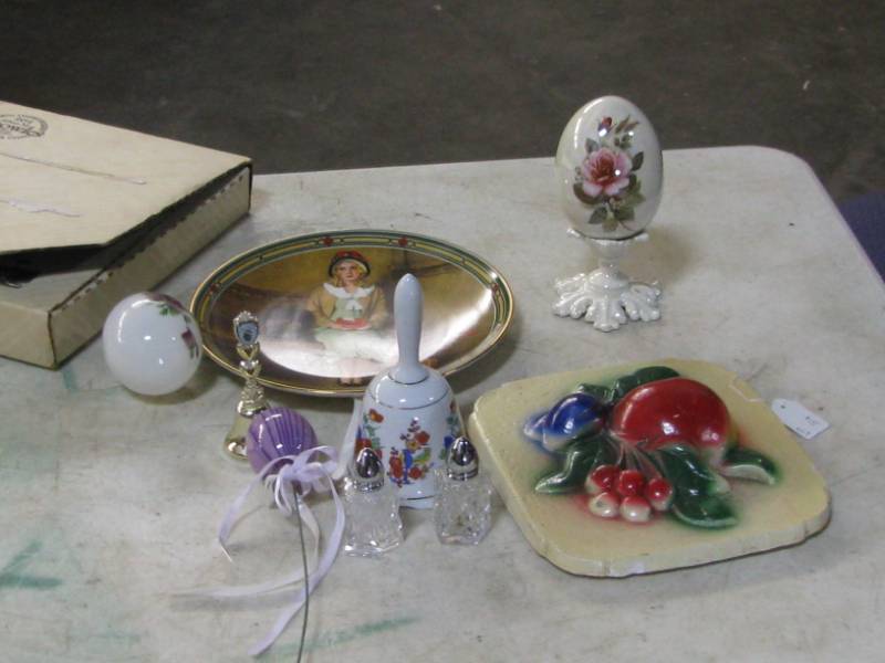 lot 36 image: Glassware