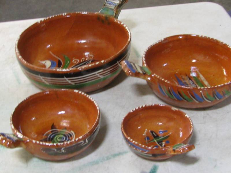 lot 41 image: Nesting Bowls