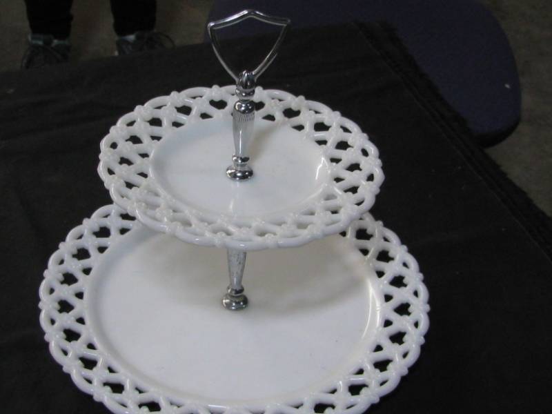 lot 51 image: Milk Glass Tidbit