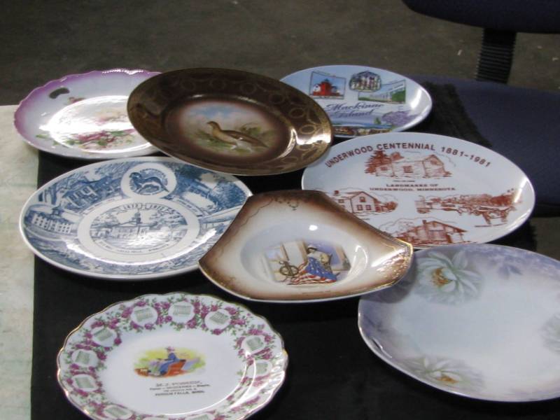 lot 55 image: Souvenir Plates