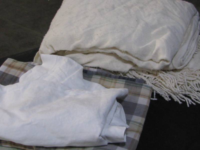 lot 63 image: Bedspread & Table Cloths