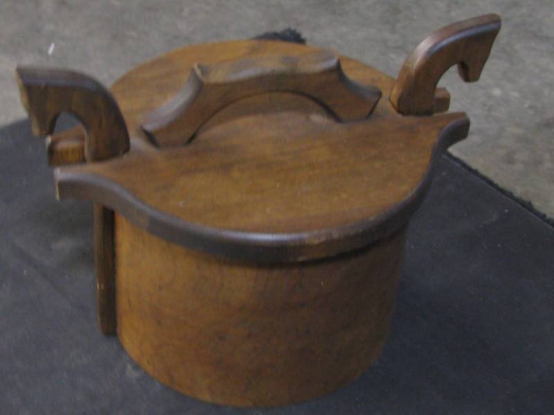 lot 73 image: Tina Box