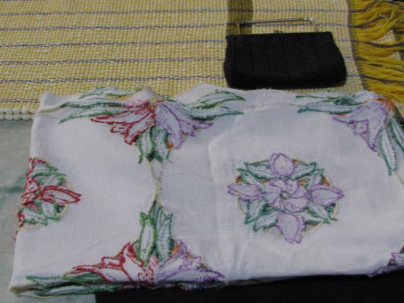 lot 91 image: Beaded Purse