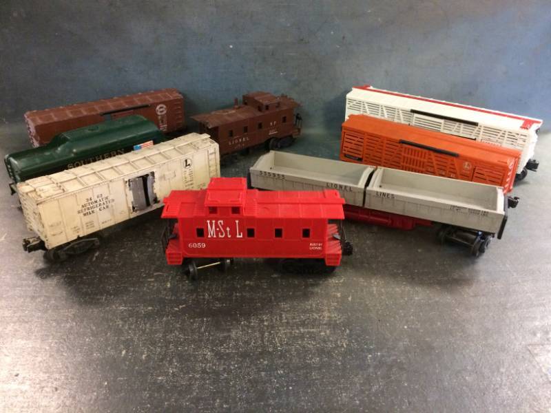 Lionel Model Train  Boxcars and More