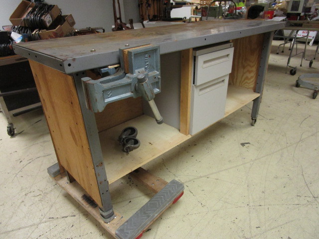 lot 501 image: WORKBENCH WITH WHEELS