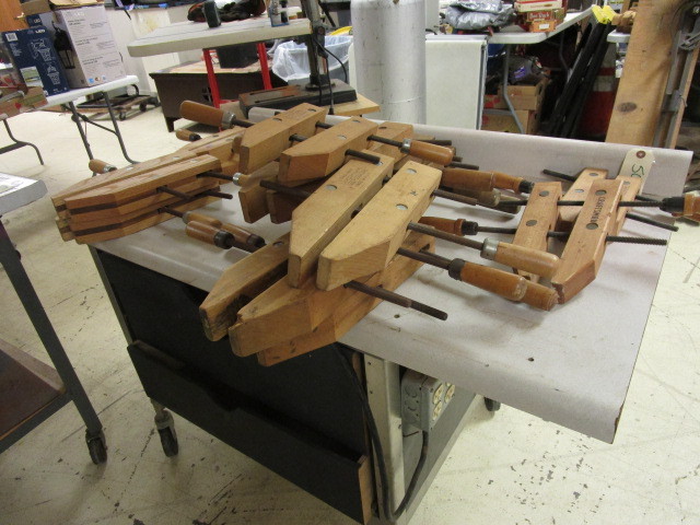 lot 513 image: WOOD WOODWORKING CLAMPS