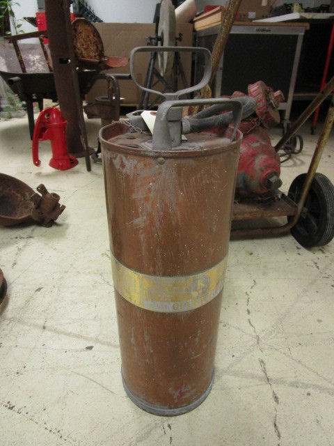lot 517 image: VINTAGE HAND PUMPED FIRE EXTINGUISHER
