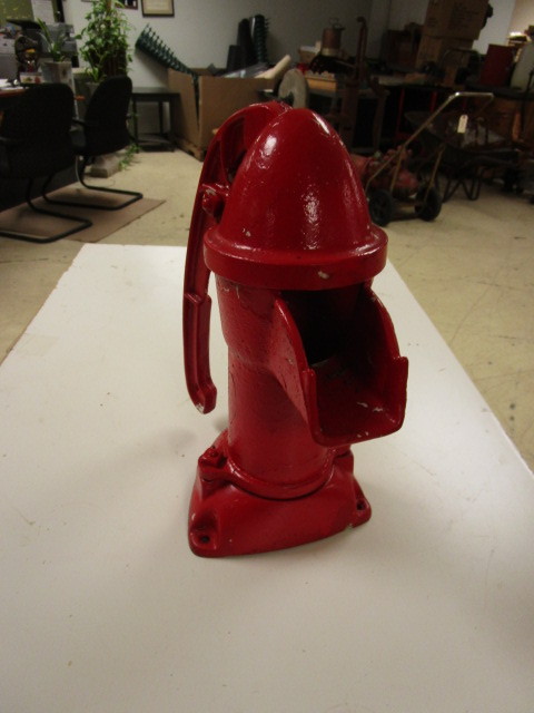 lot 519 image: VINTAGE FARM PUMP HEAD