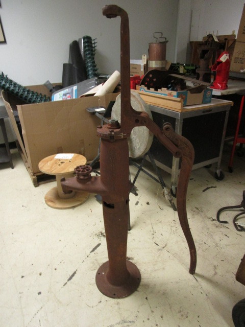 lot 521 image: VINTAGE WARD PUMP HEAD WITH SPIGOT