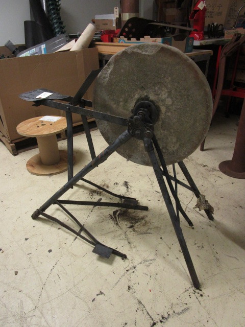 lot 523 image: VINTAGE MANUAL GRINDING WHEEL