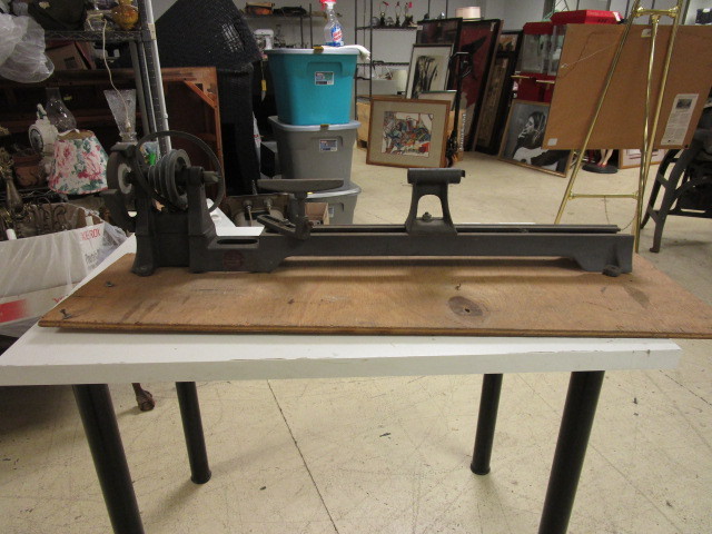 lot 525 image: VINTAGE POWER-KRAFT LATHE AND GRINDER