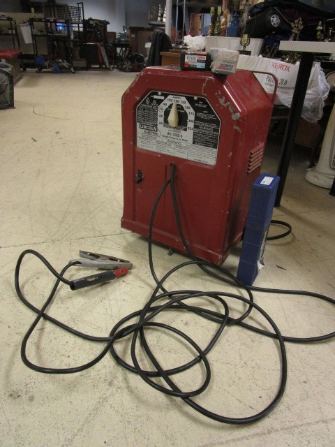 lot 531 image: LINCOLN ELECTRIC ARC WELDER
