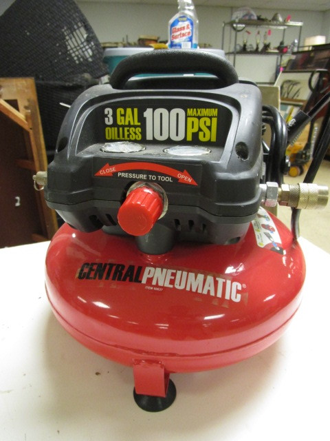 lot 533 image: CENTRALPNEUMATIC 100 PSI AIR COMPRESSOR