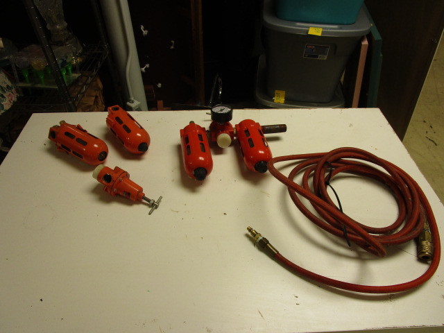 lot 535 image: PNEUMATIC REGULATOR, PARTS AND HOSE