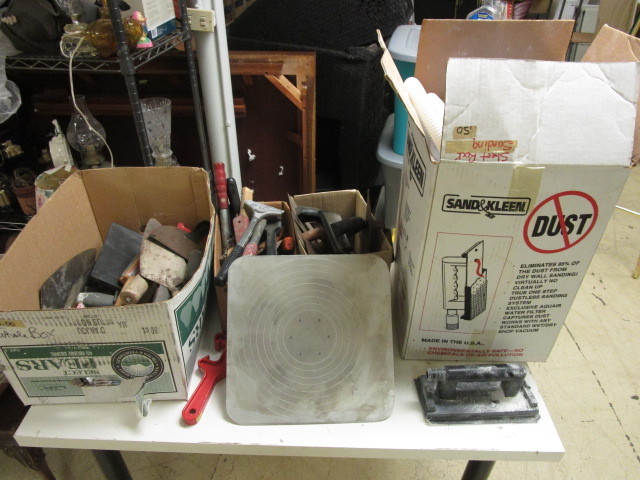 lot 545 image: SAND & KLEEN DRYWALL SANDER SYSTEM, TROWELS AND MORE