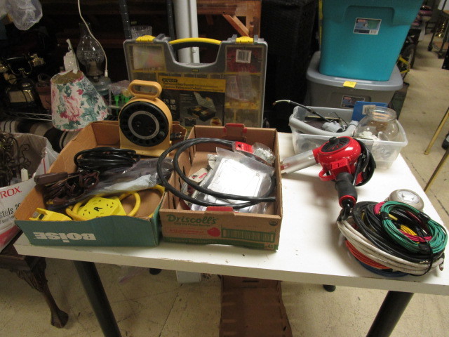 lot 547 image: MHT HEAT GUN, AND ASSORTED ELECTRICAL SUPPLIES