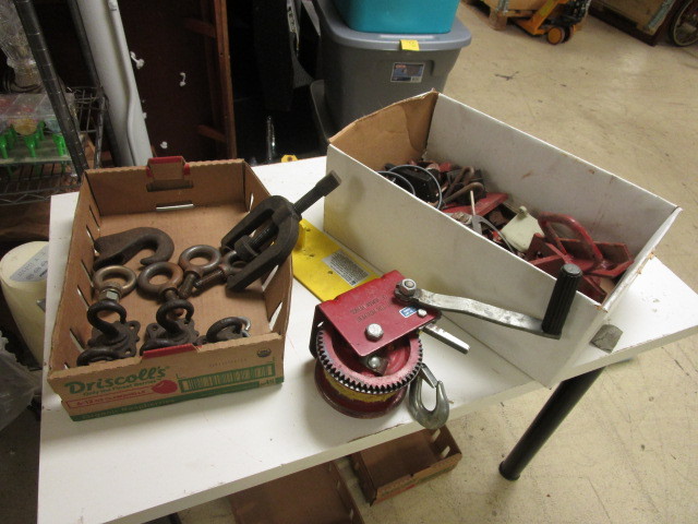 lot 559 image: WINCH, ANCHORS AND HOOKS