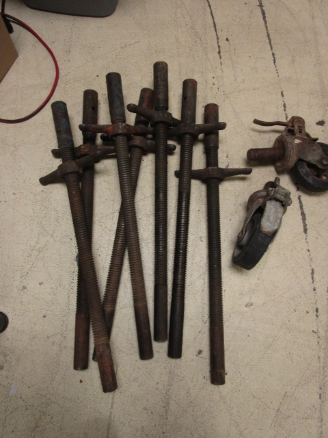 lot 564 image: SCAFFOLDING COMPONENTS
