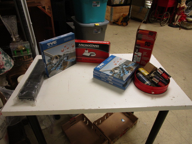 lot 566 image: AUTOMOTIVE FILTERS, SPARK PLUGS AND TURN SIGNAL BULBS