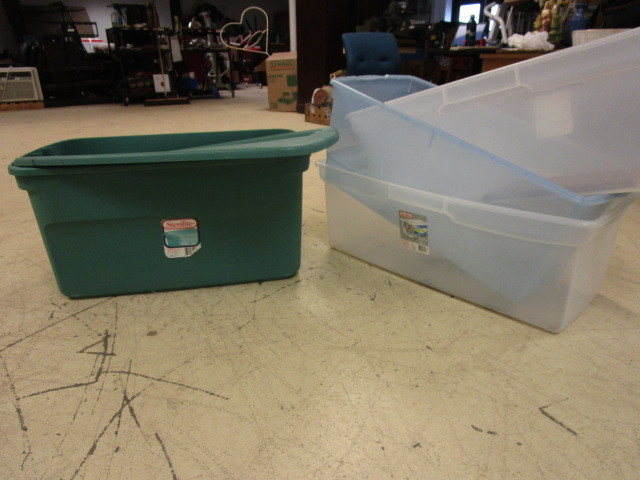 lot 584 image: PLASTIC STORAGE BINS