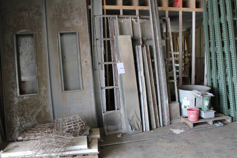 lot 9 image: Commercial Paint Spray Booth
