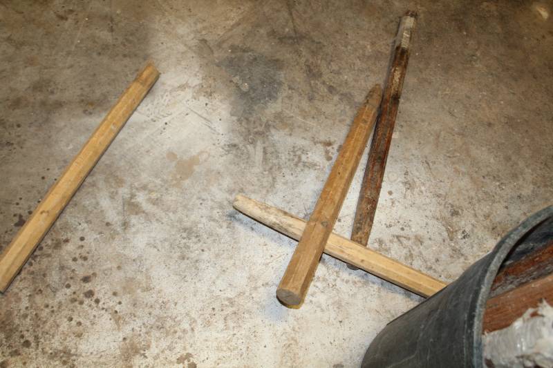 lot 28 image: Lot of (15) Vintage Industrial Factory Nutting Cart Handles