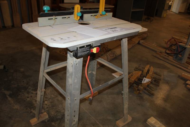 lot 101 image: Shop Table
