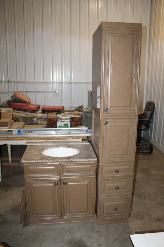 lot 88 image: Vanity Sink and Cabinet