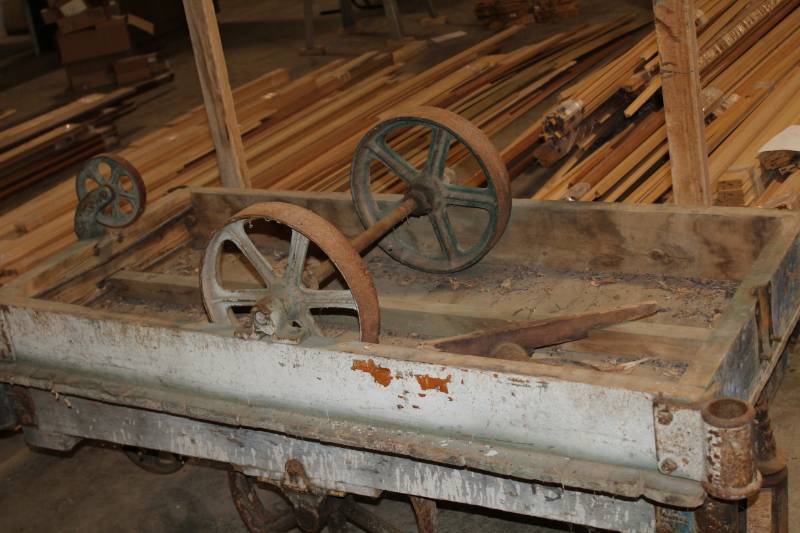 lot 14 image: Vintage Industrial Factory Nutting Cart