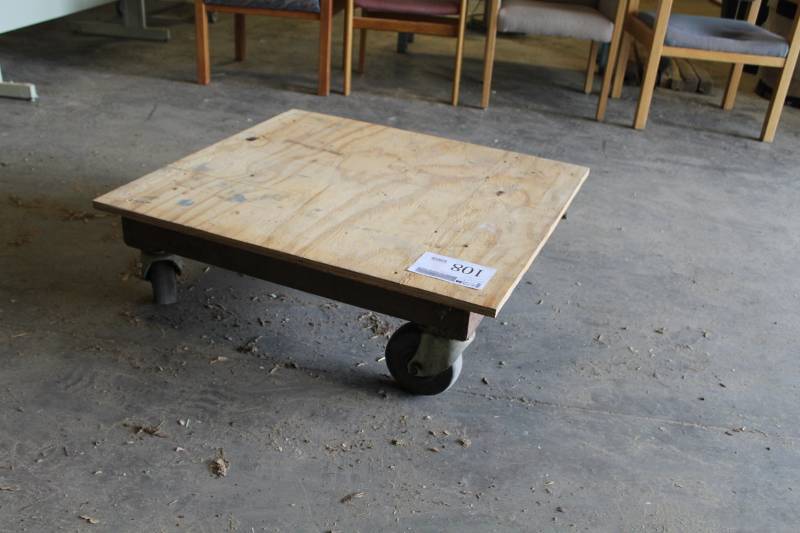 lot 108 image: Heavy Duty Cart