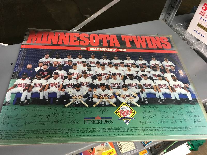 lot 477 image: Autographed 1991 Minnesota Twins World Champions Poster