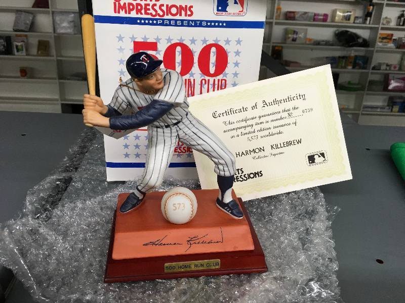 lot 478 image: Harmon Killebrew 500 Home Run Club Limited Edition Figurine