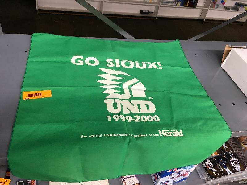 lot 479 image: UND Sioux 1999-2000 Hankey